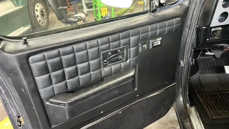 1985 Chevrolet C10 pickup photo 10
