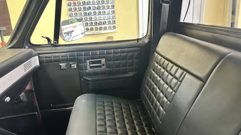 1985 Chevrolet C10 pickup photo 14