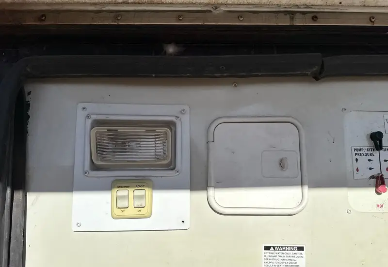 2005 Coachman Encore 380DS photo 25