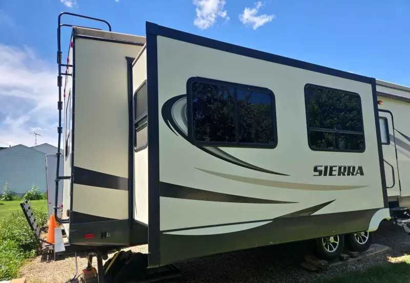 2017 Forest River Sierra photo 15