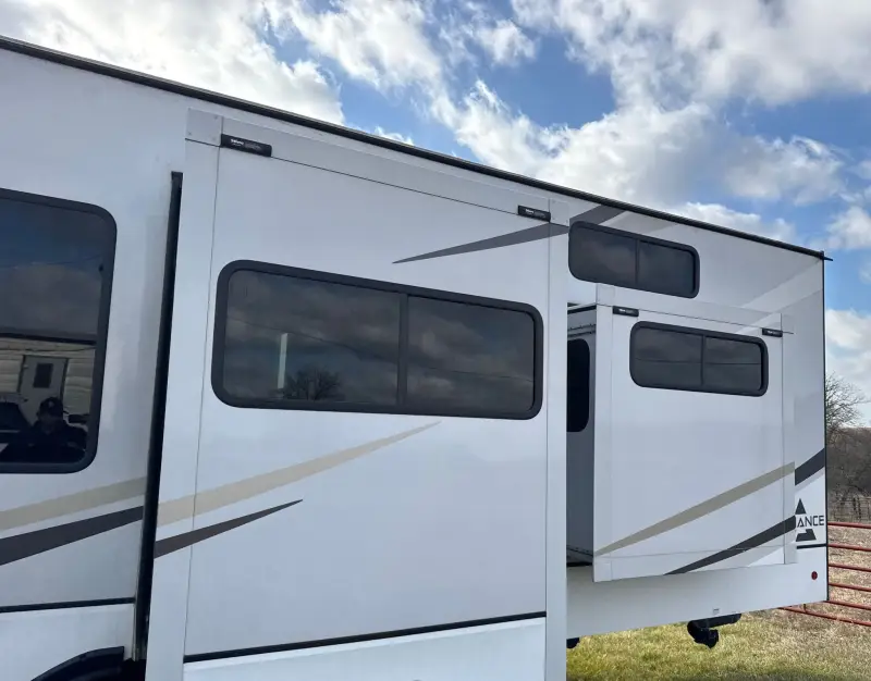 2023 Alliance Rv Paradigm photo 9