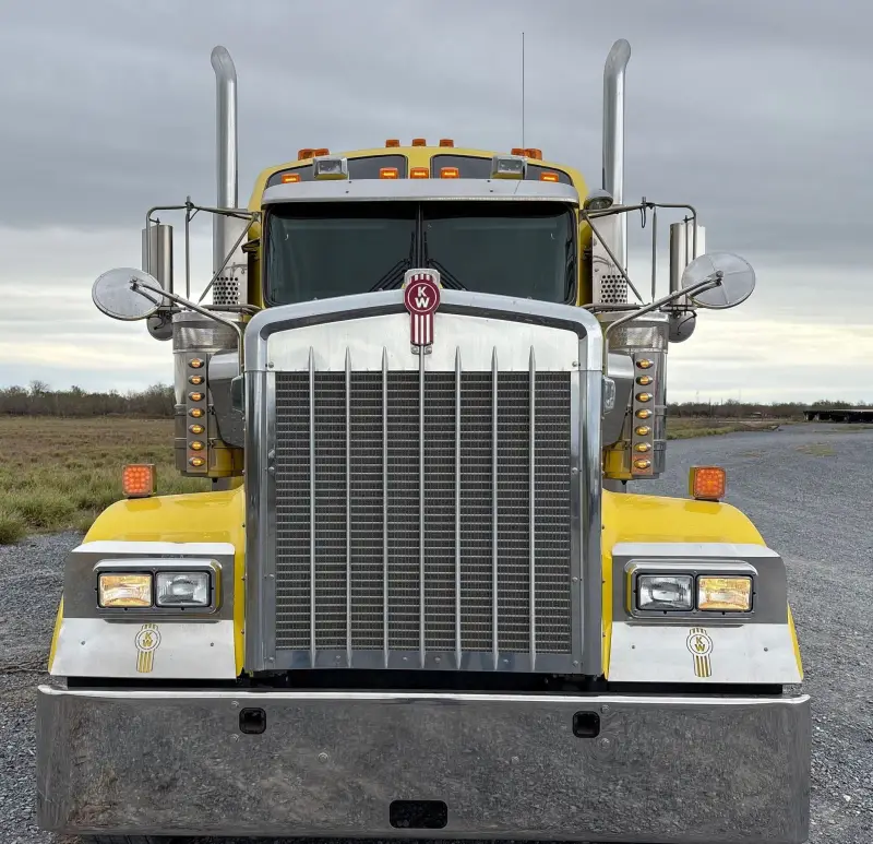2021 Kenworth W900 photo 2