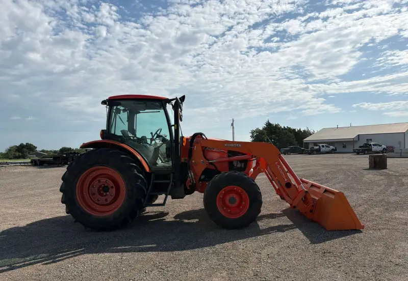 2013 Kubota M135GX photo 4