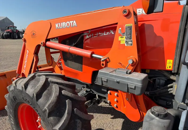 2013 Kubota M135GX photo 9