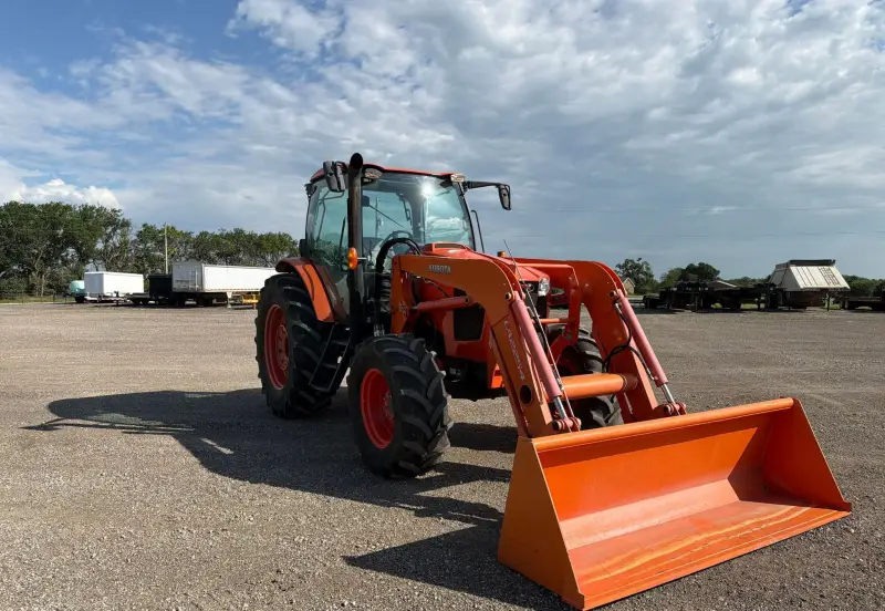 2013 Kubota M135GX photo 3