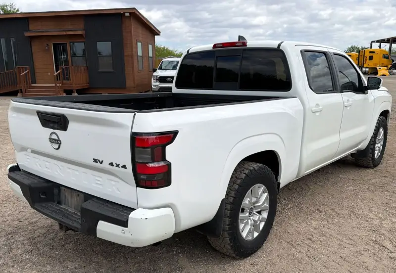 2022 Nissan Frontier photo 6