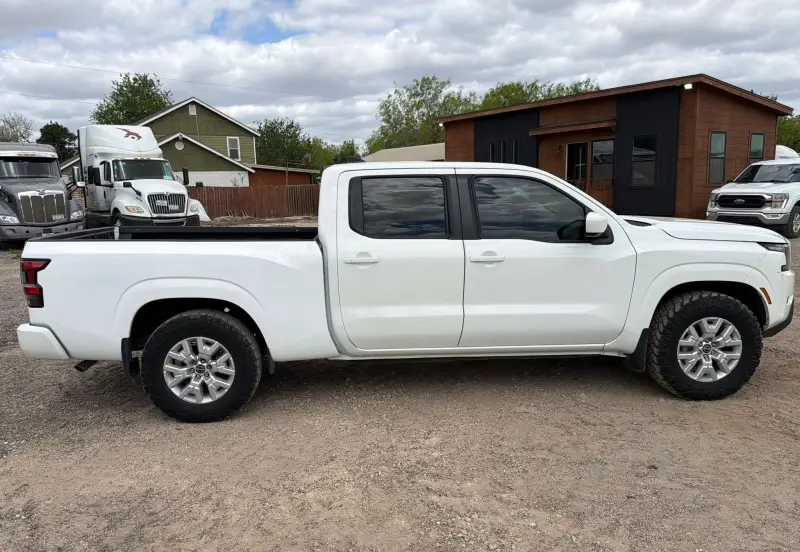 2022 Nissan Frontier photo 5