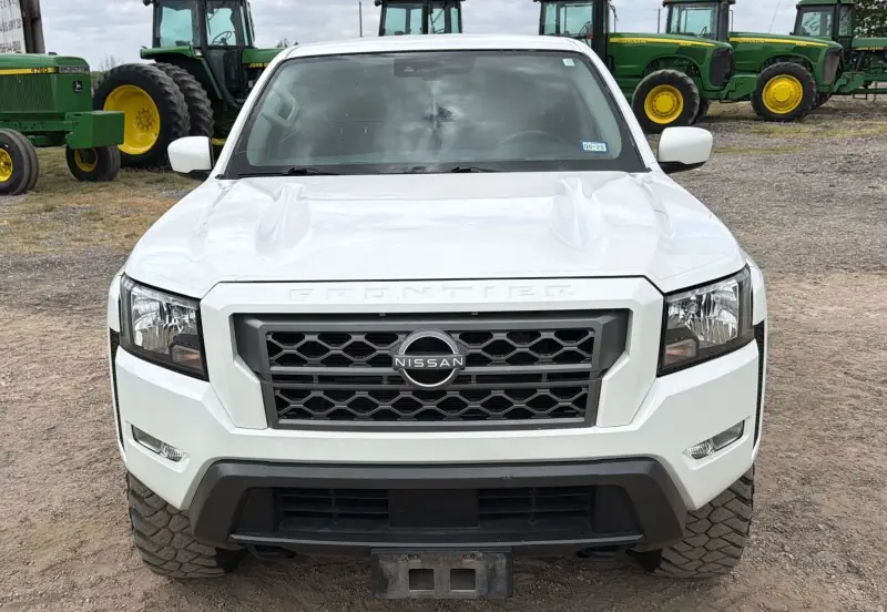 2022 Nissan Frontier photo 3