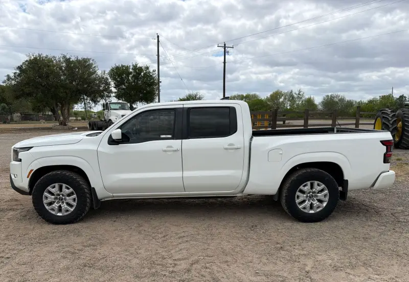 2022 Nissan Frontier photo 9