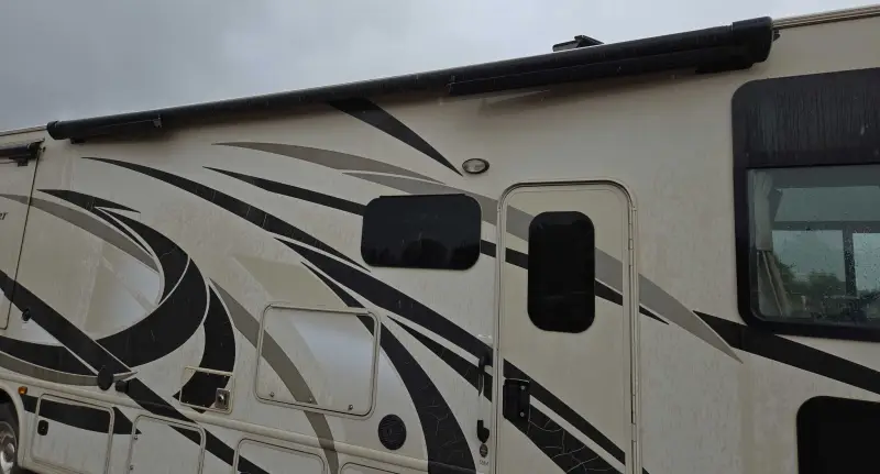 2017 Thor Motor Coach Stripped photo 10
