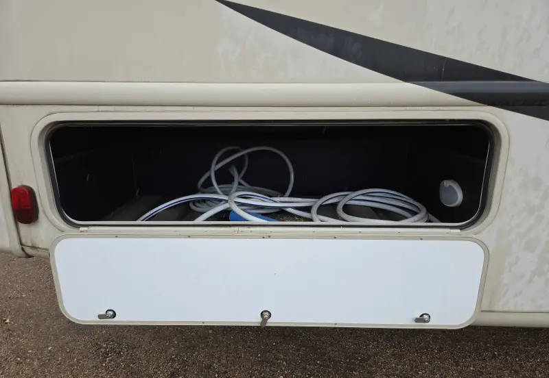 2017 Thor Motor Coach Stripped photo 24
