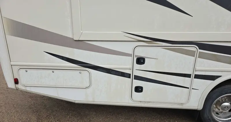 2017 Thor Motor Coach Stripped photo 22