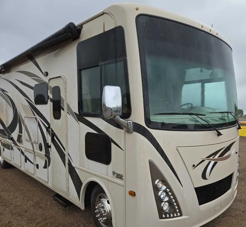 2017 Thor Motor Coach Stripped photo 9