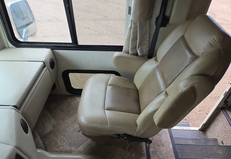 2017 Thor Motor Coach Stripped photo 78