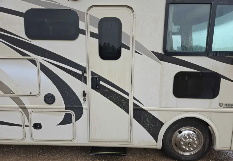 2017 Thor Motor Coach Stripped photo 63