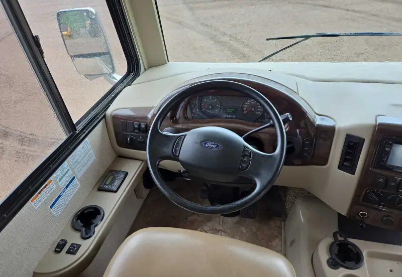 2017 Thor Motor Coach Stripped photo 68
