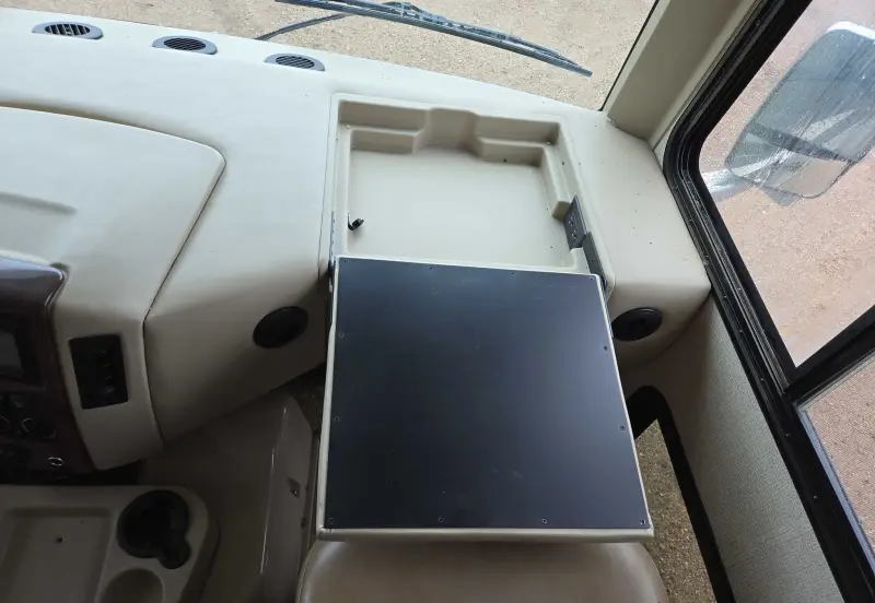 2017 Thor Motor Coach Stripped photo 79