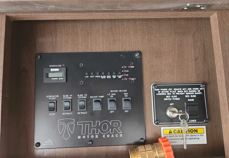 2017 Thor Motor Coach Stripped photo 101