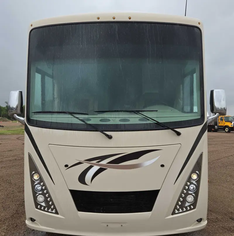 2017 Thor Motor Coach Stripped photo 2