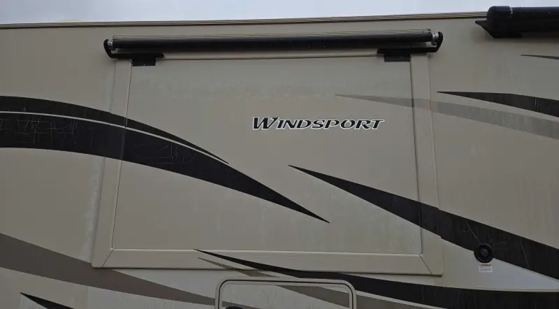 2017 Thor Motor Coach Stripped photo 11