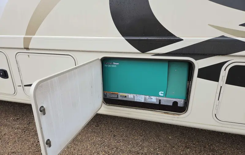 2017 Thor Motor Coach Stripped photo 35