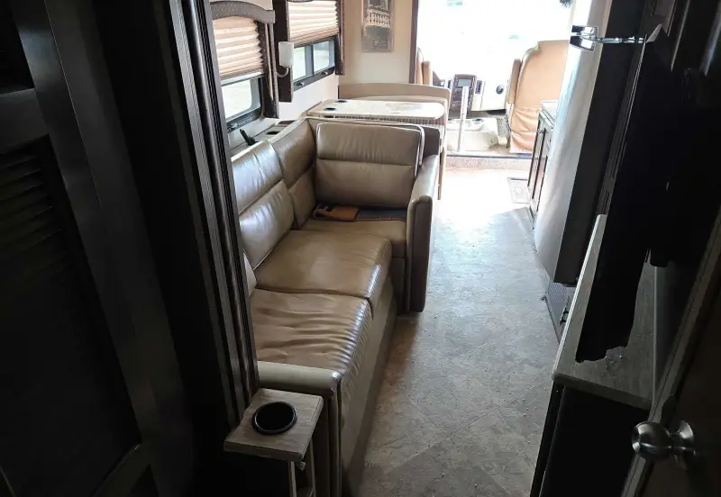 2017 Thor Motor Coach Stripped photo 98