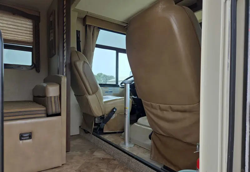 2017 Thor Motor Coach Stripped photo 66