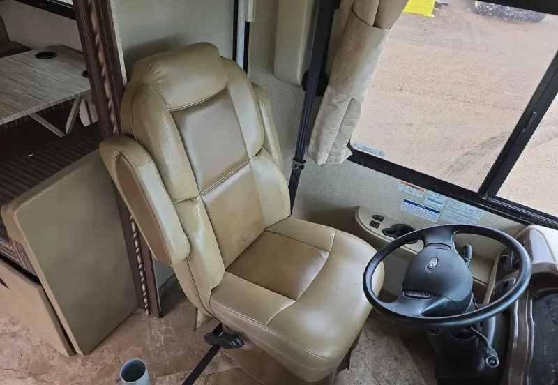 2017 Thor Motor Coach Stripped photo 77