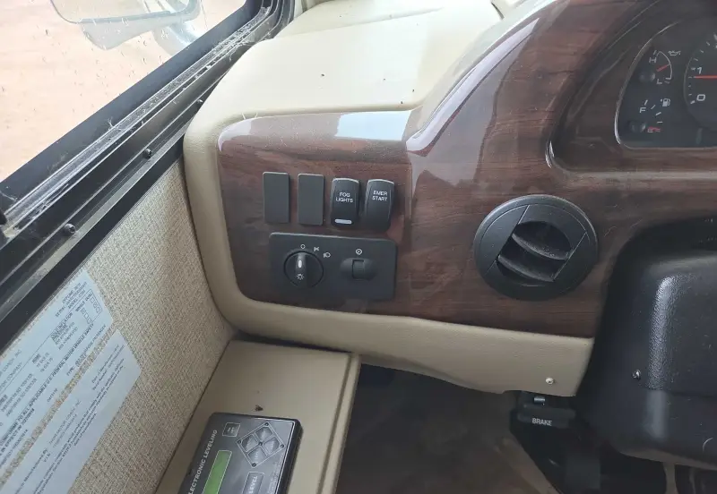2017 Thor Motor Coach Stripped photo 73