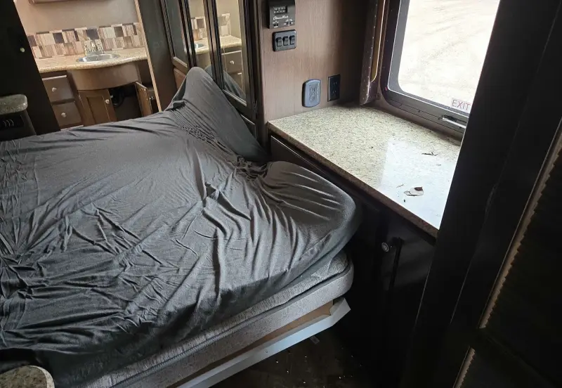 2017 Thor Motor Coach Stripped photo 91