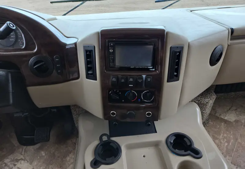 2017 Thor Motor Coach Stripped photo 76