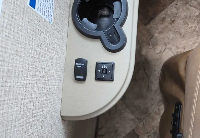 2017 Thor Motor Coach Stripped photo 74