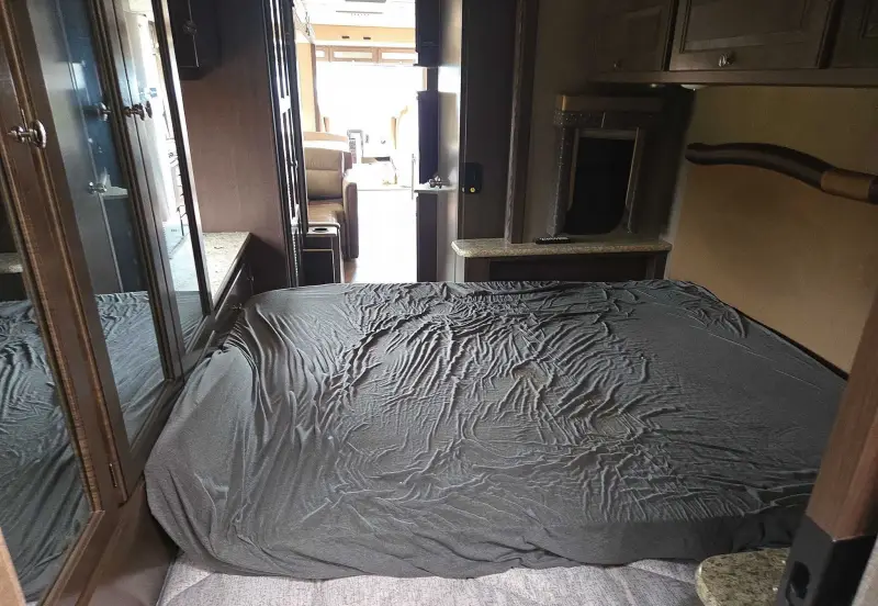2017 Thor Motor Coach Stripped photo 97