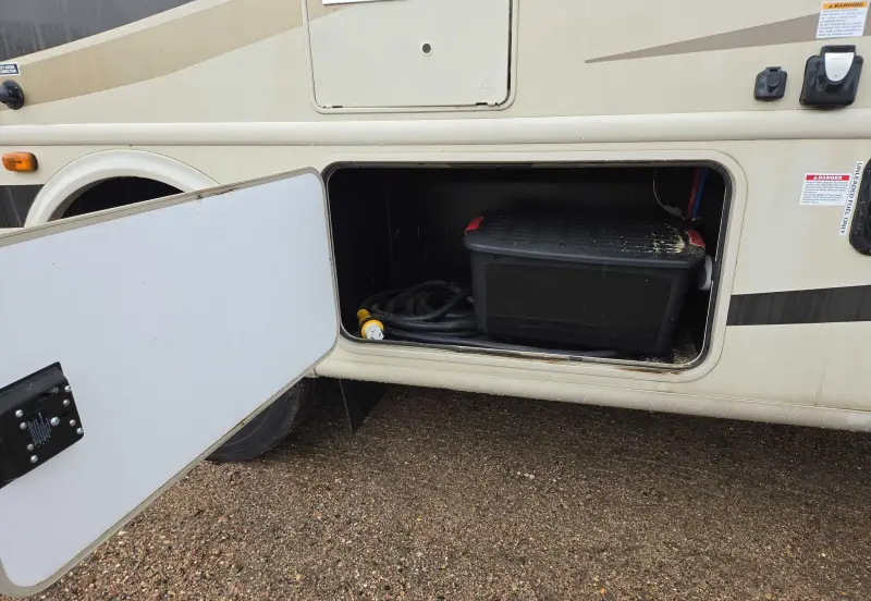 2017 Thor Motor Coach Stripped photo 30