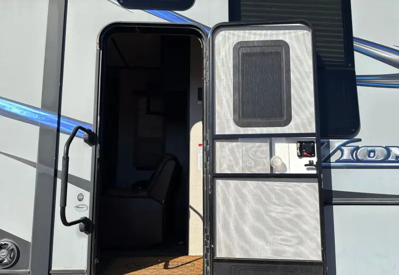 2017 Keystone FZ42317 photo 51