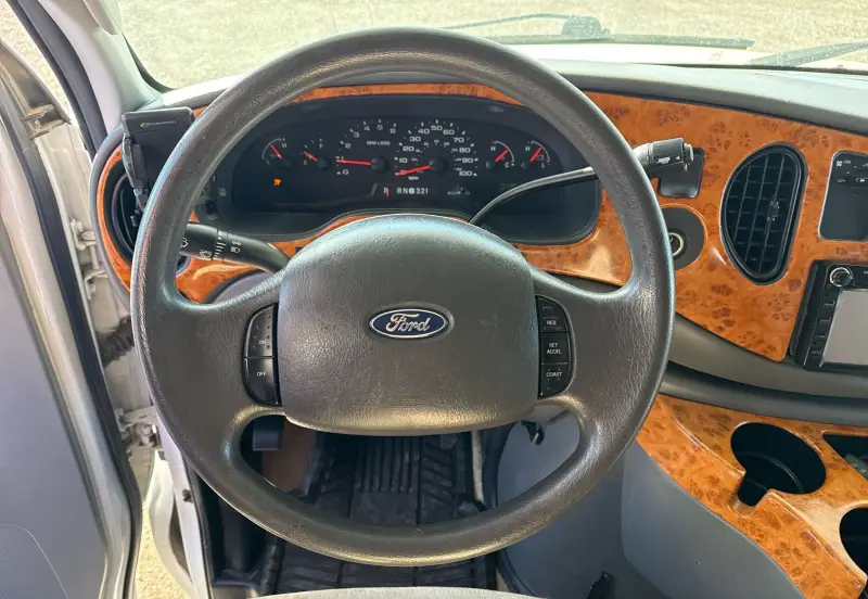 2008 Ford E450 Super Duty photo 53