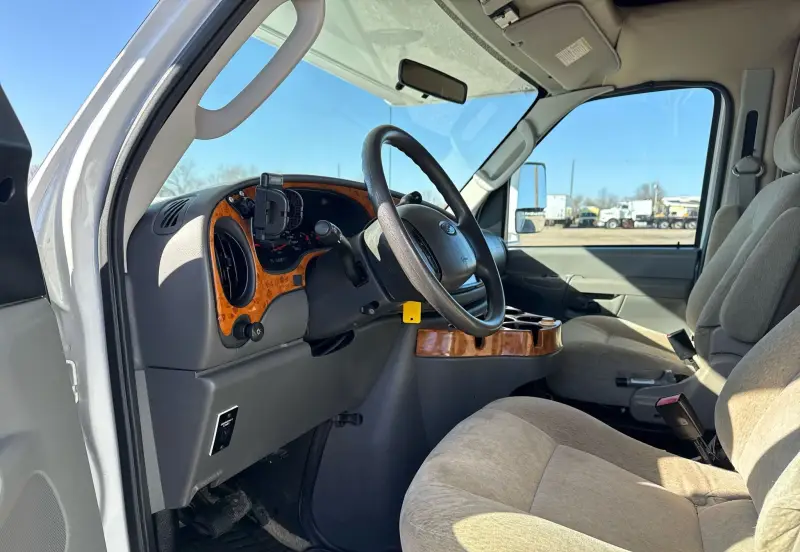 2008 Ford E450 Super Duty photo 49