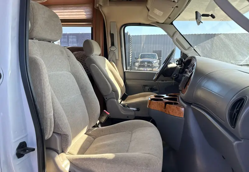 2008 Ford E450 Super Duty photo 63