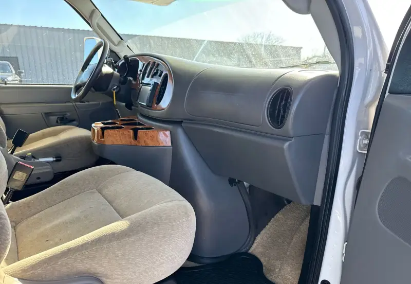2008 Ford E450 Super Duty photo 62
