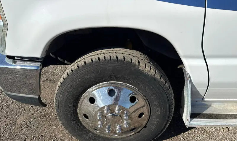 2008 Ford E450 Super Duty photo 131
