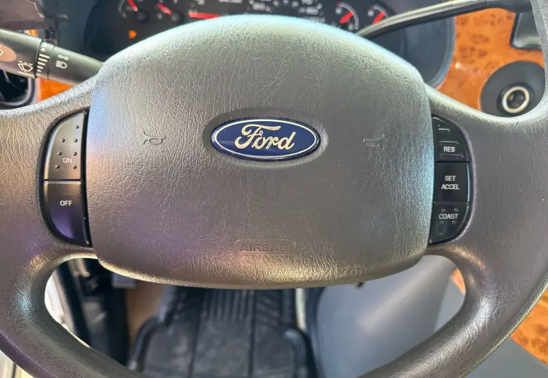 2008 Ford E450 Super Duty photo 54